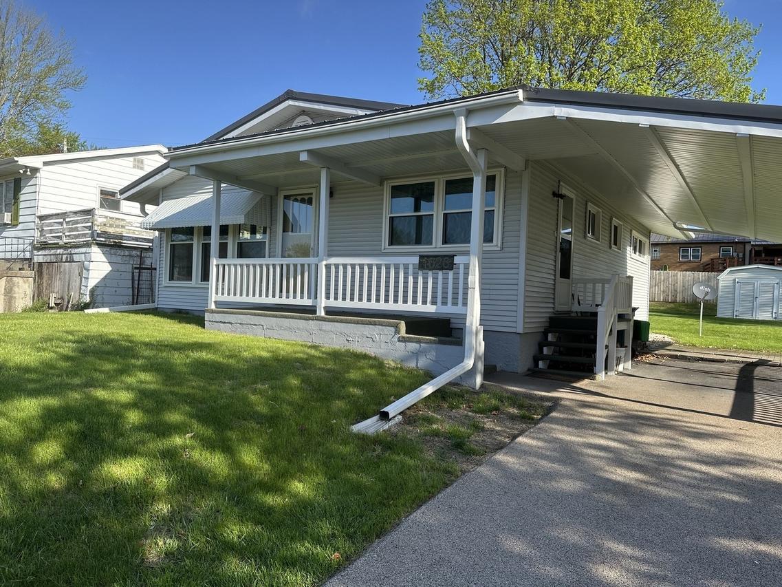 1626 Superior Ave., Savanna, IL 61074
