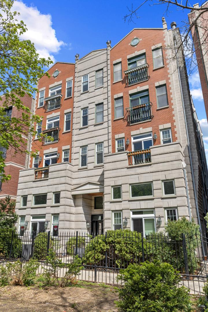 860 W Buckingham Pl. #2W, Chicago, IL 60657