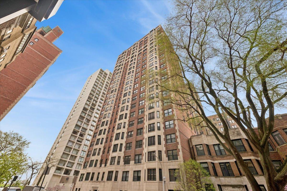 421 W Melrose St. #6C, Chicago, IL 60657