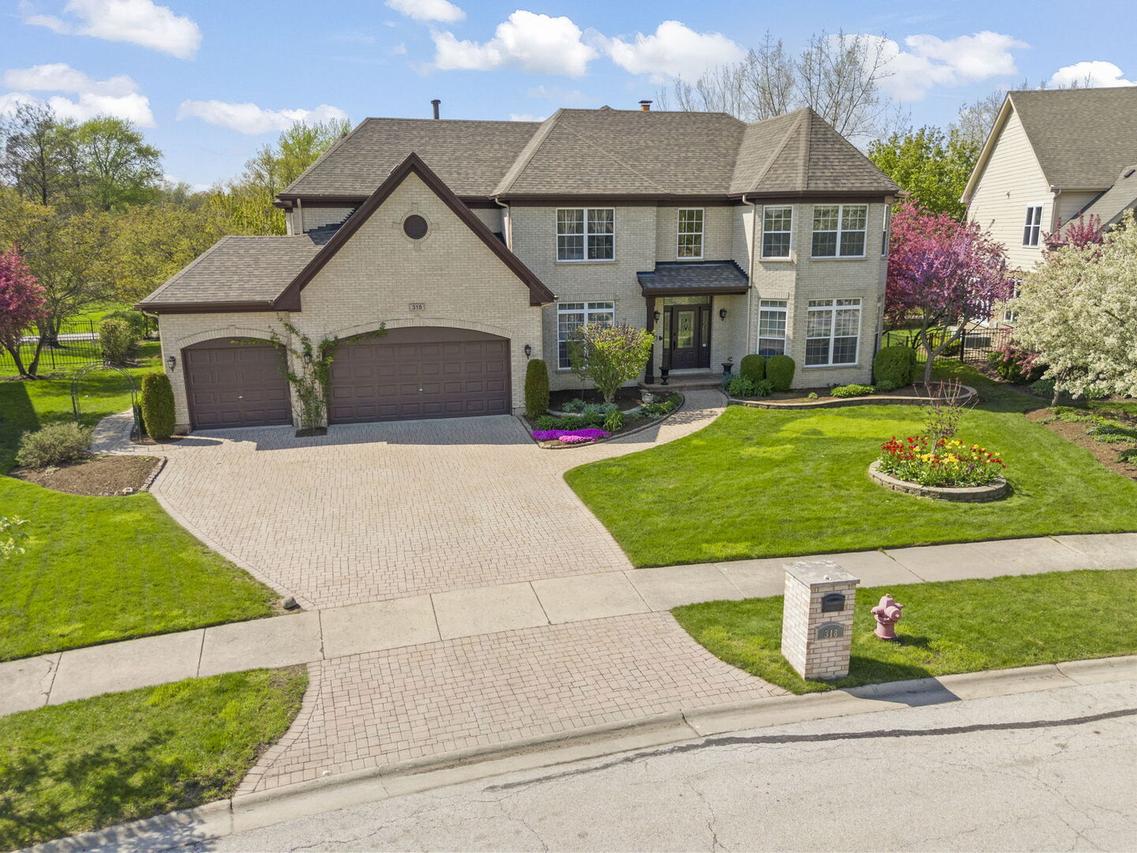 318 Erie Cir., Bloomingdale, IL 60108