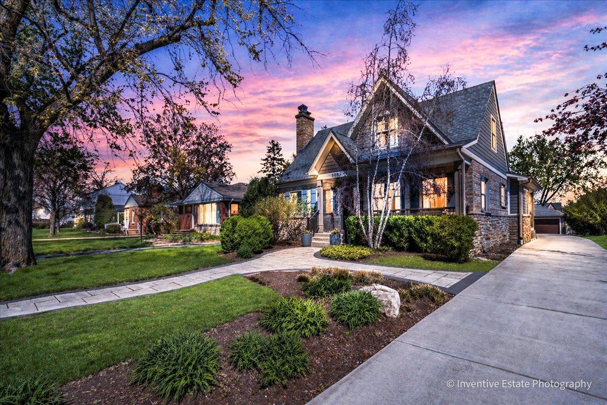 305 N Clinton Ave., Elmhurst, IL 60126