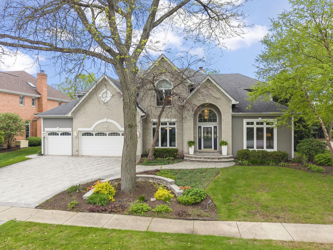 2S370 Canterbury Ct., Glen Ellyn, IL 60137