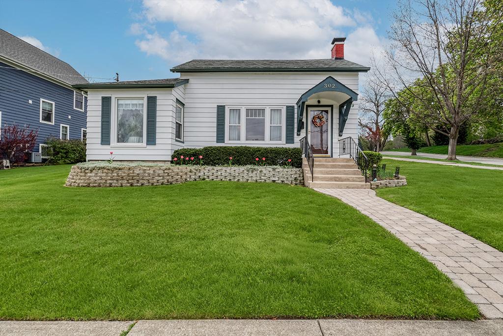 302 E Division St., Lemont, IL 60439