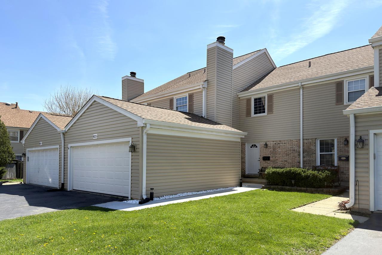 823 Banyan Dr., Elk Grove Village, IL 60007