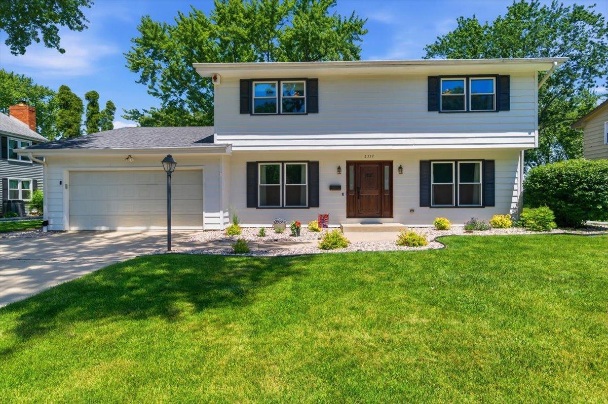 2357 Wyckwood Dr., Aurora, IL 60506