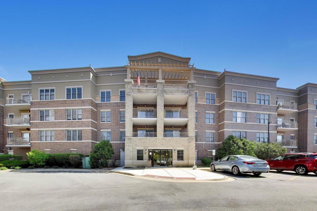 105 Lakeview Dr. #307, Bloomingdale, IL 60108