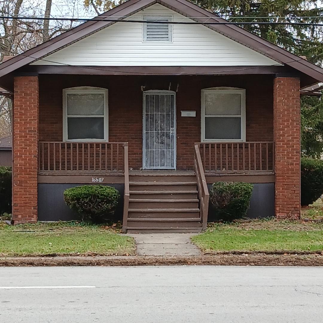 16807 Wood St., Hazel Crest, IL 60429