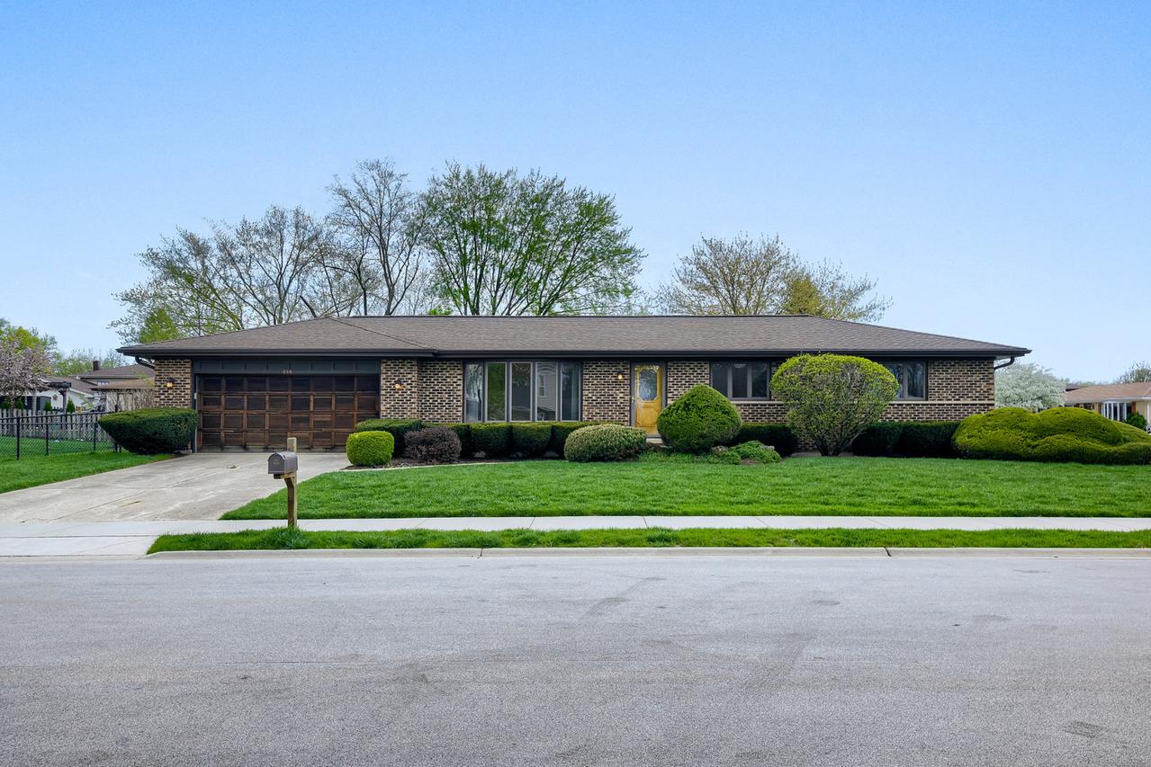 496 Sheridan Ln., Schaumburg, IL 60193