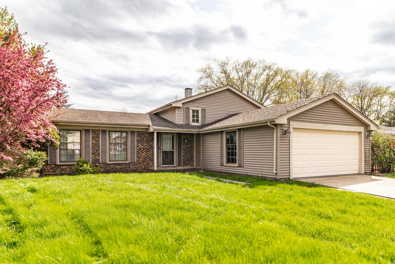 809 Thornton Ln., Buffalo Grove, IL 60089