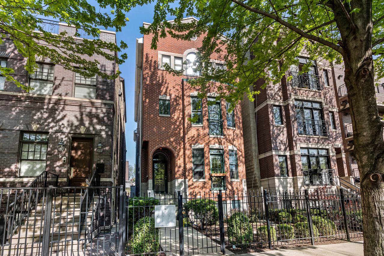 2737 N Southport Ave. #3, Chicago, IL 60614