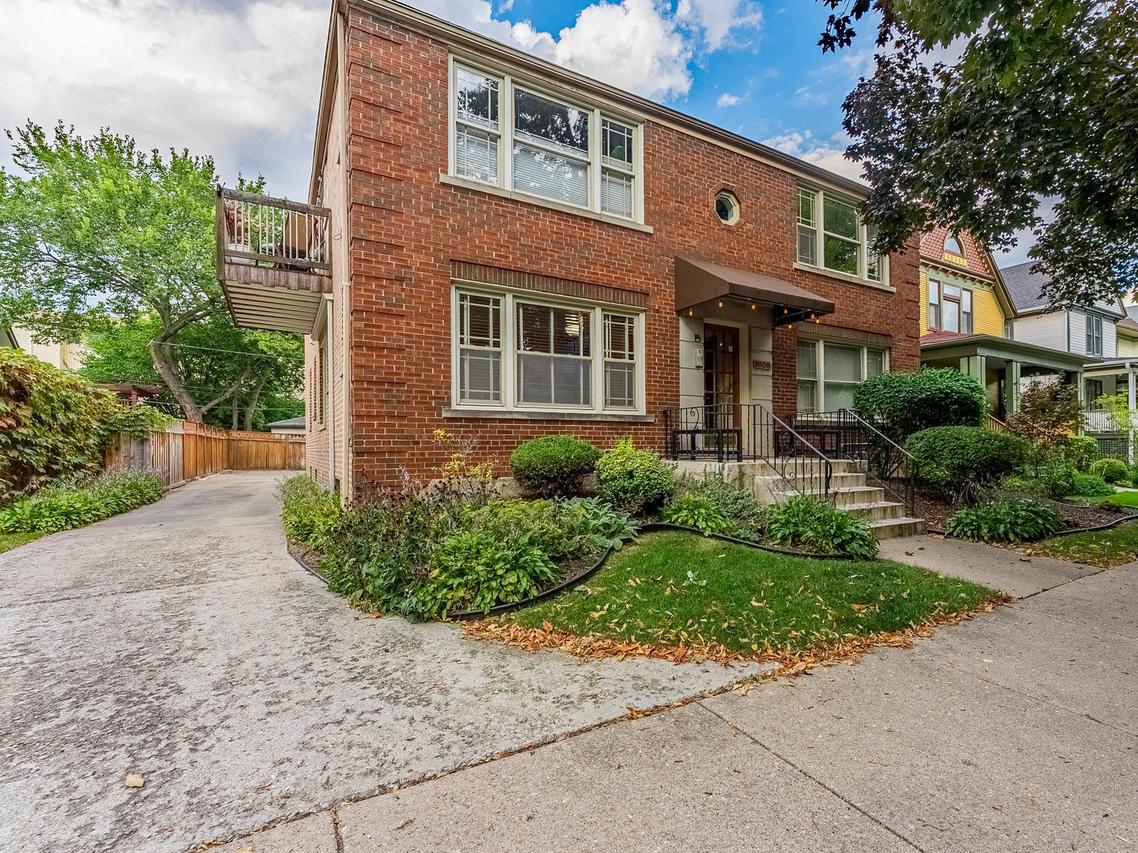 1038 Superior St. #1W, Oak Park, IL 60302