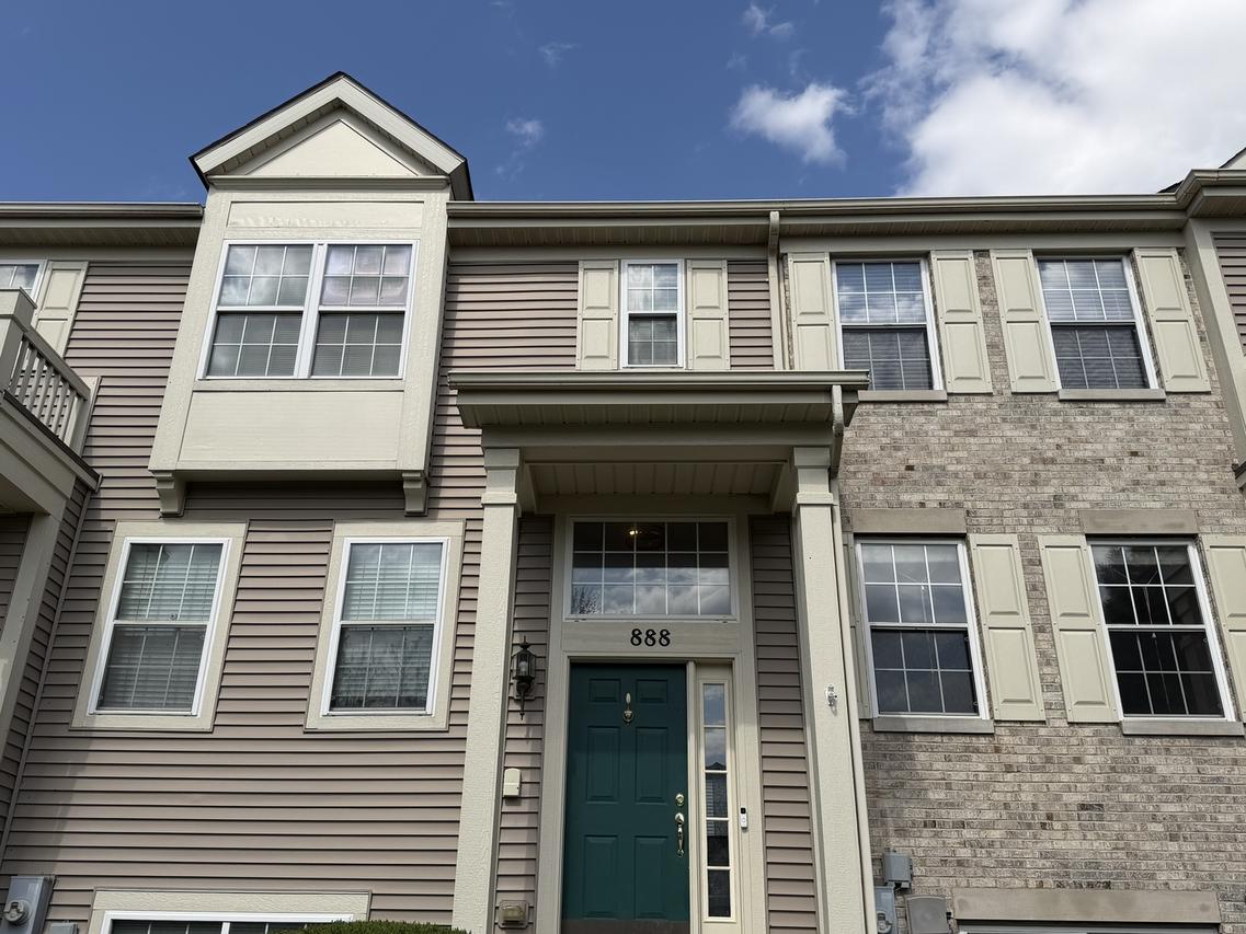 888 Galway Ln., Pingree Grove, IL 60140