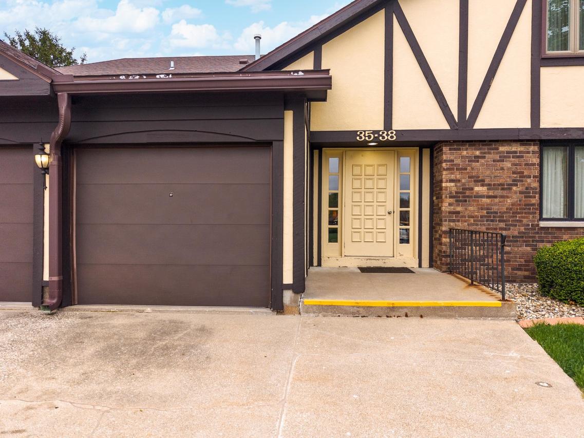 37 Crystal Ct. #A-1, Pontiac, IL 61764