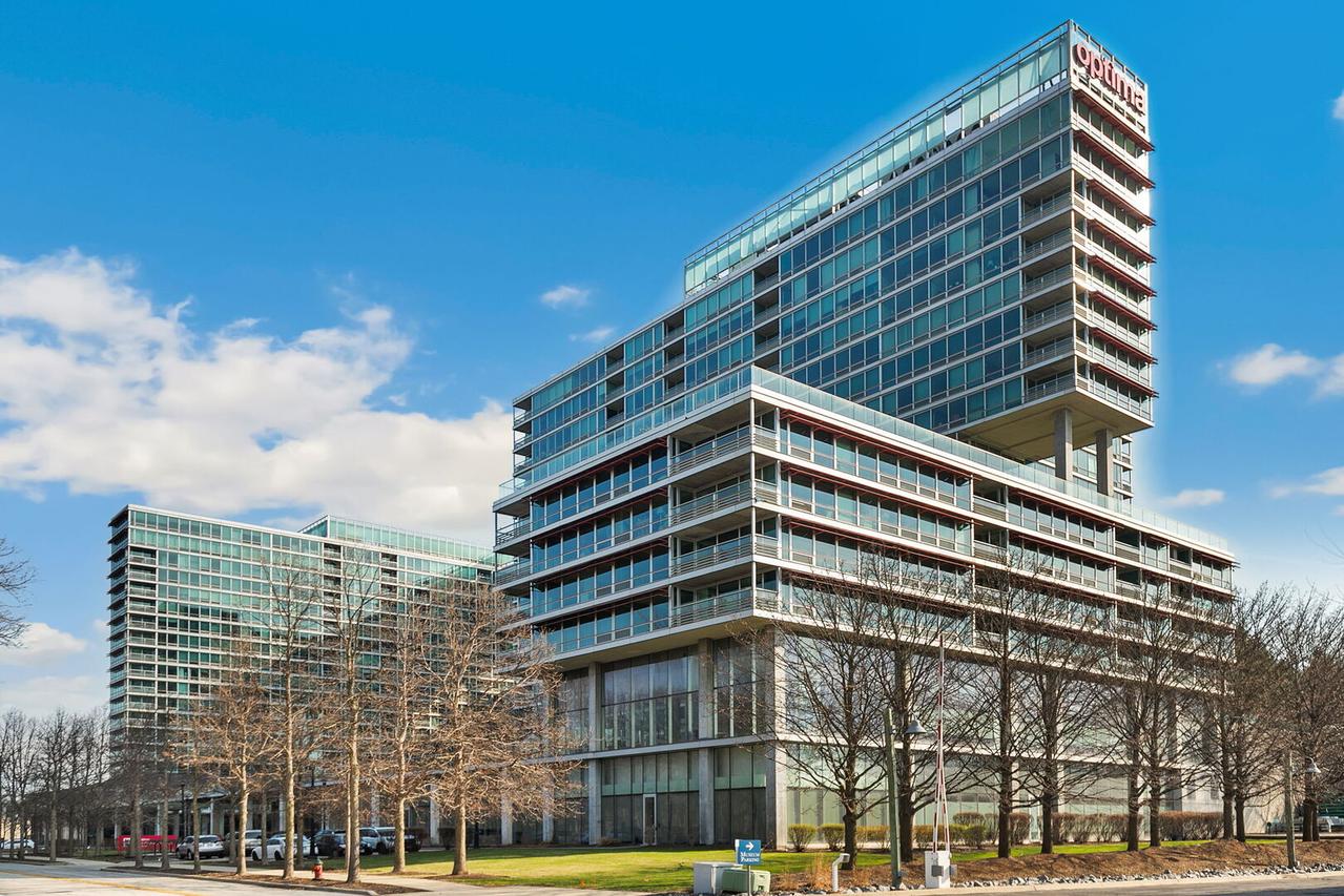 9655 Woods Dr. #1709, Skokie, IL 60077