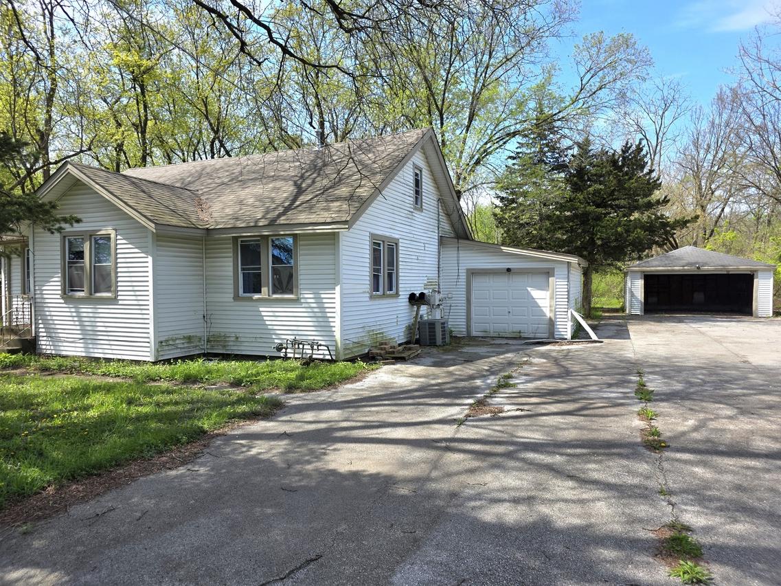 18106 Sayre Ave., Tinley Park, IL 60477