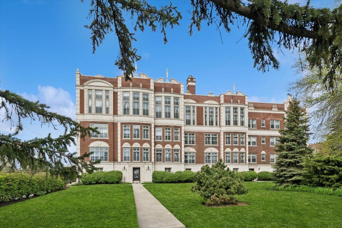 470 Sheridan Rd. #2, Evanston, IL 60202
