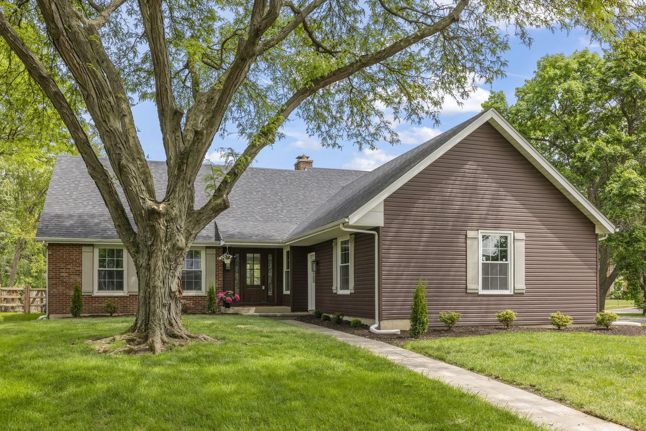 210 Westmoreland Ln., Naperville, IL 60540