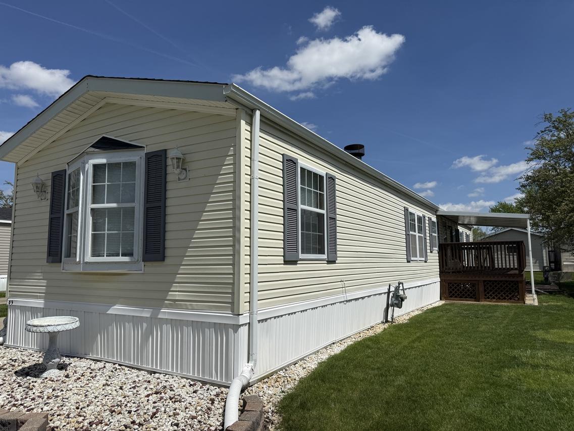 69 Meadowlark Ln., Beecher, IL 60401