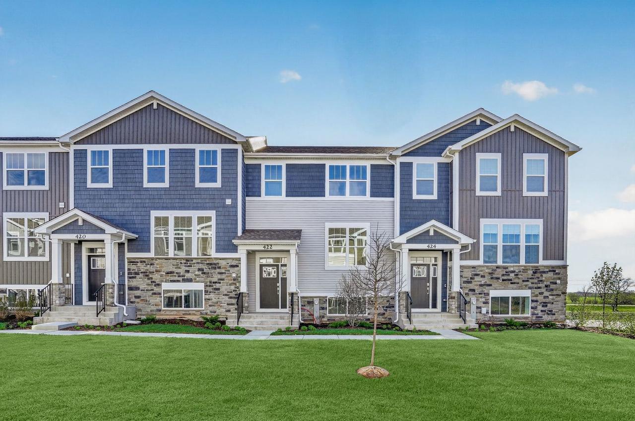 422 Red Oak Cir., Volo, IL 60020