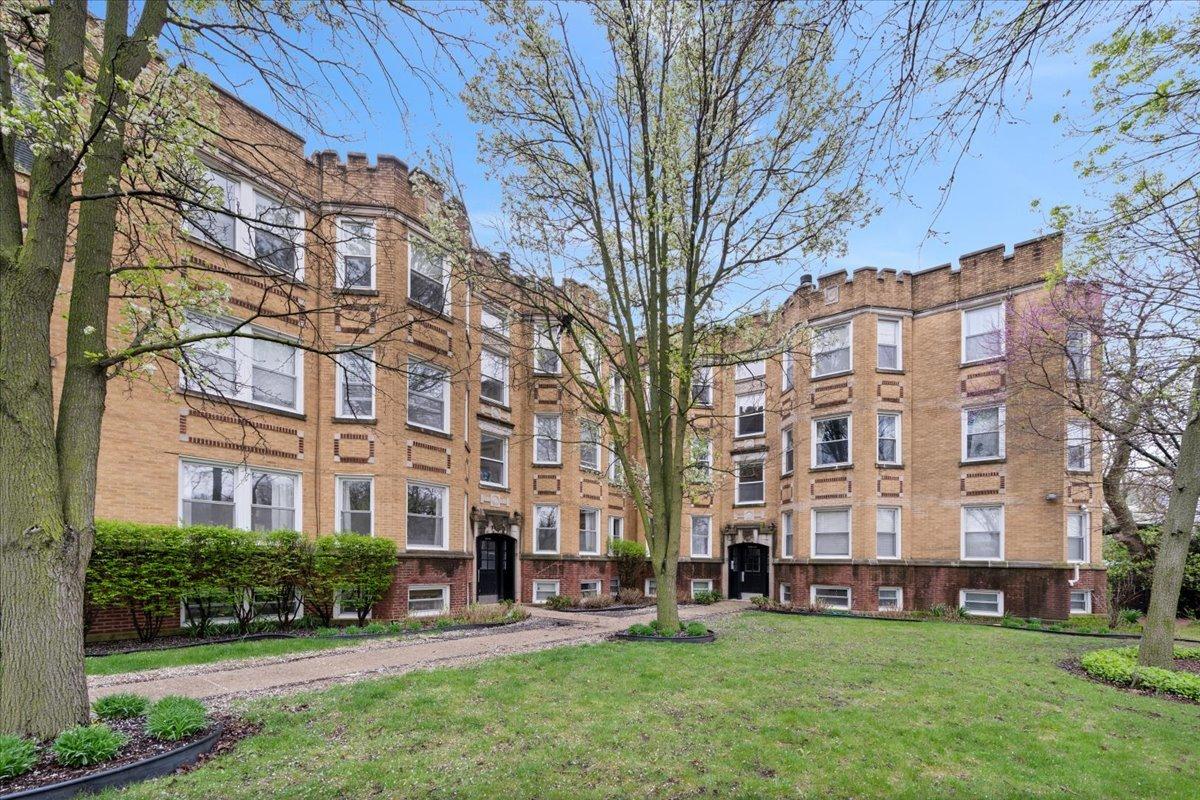 2579 W Montrose Ave. #1N, Chicago, IL 60618
