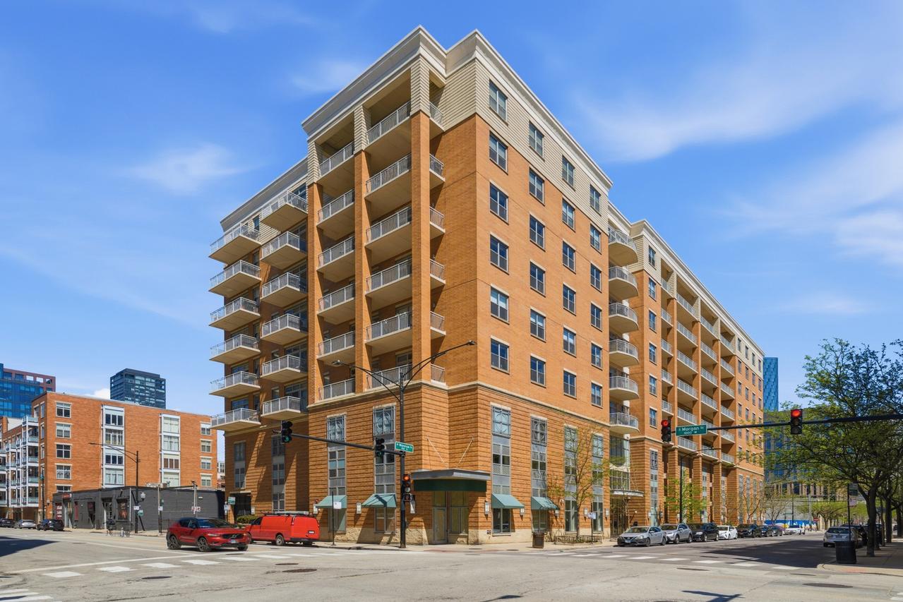 950 W Monroe St. #401, Chicago, IL 60607
