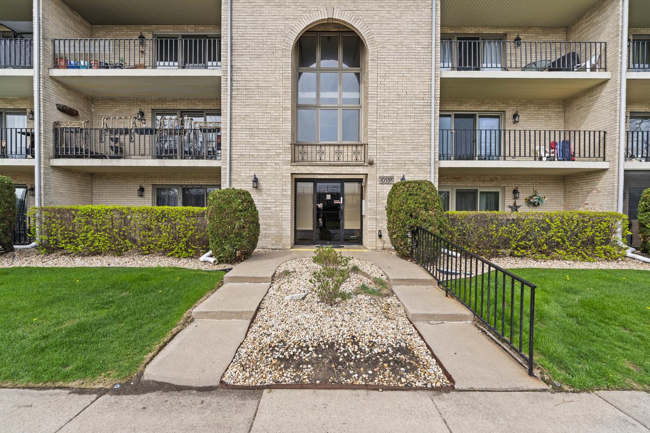 10538 Central Ave. #2S, Chicago Ridge, IL 60415