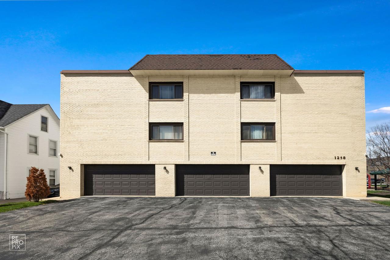 1258 Brown St. #303, Des Plaines, IL 60016