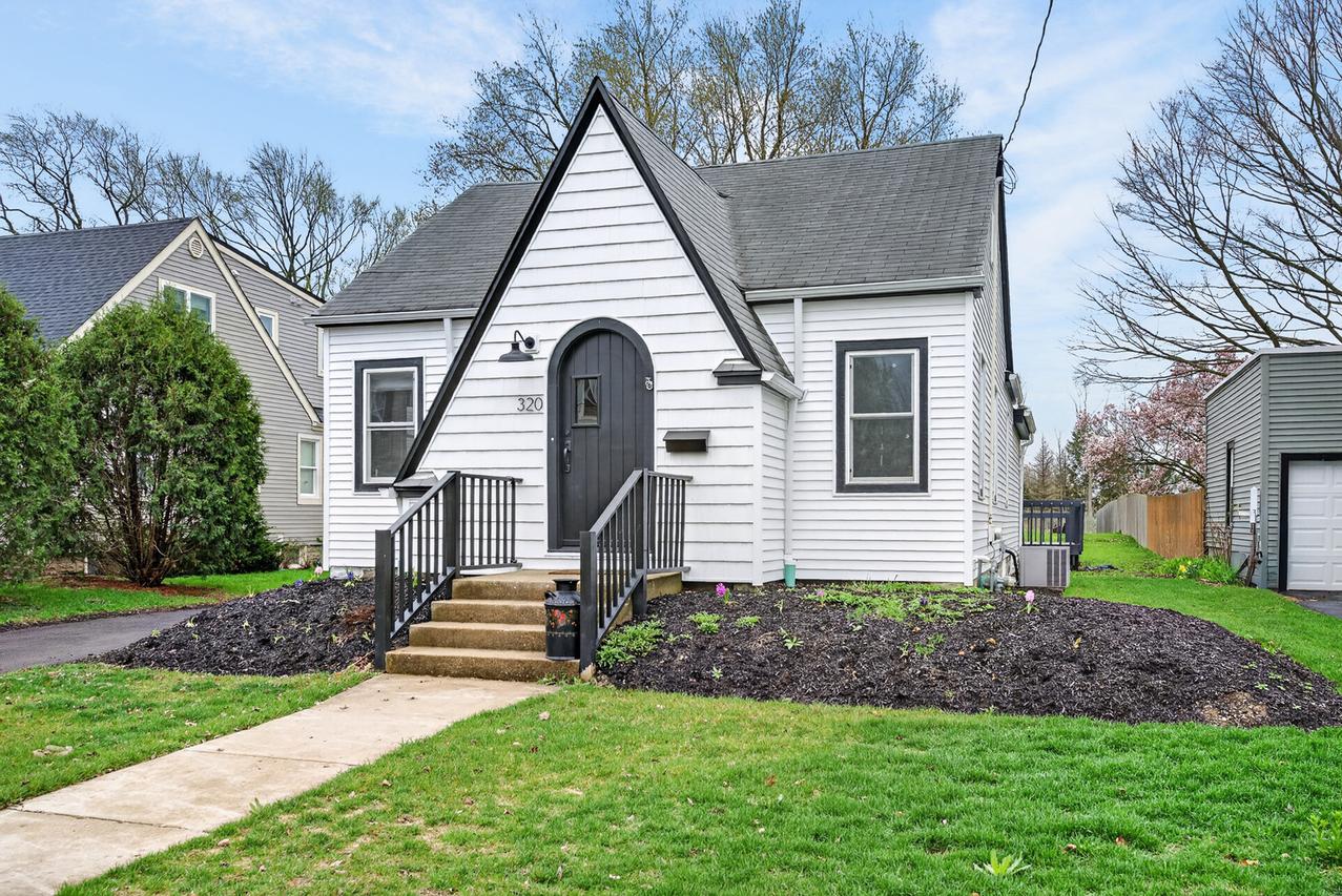 320 Chalmers St., Geneva, IL 60134