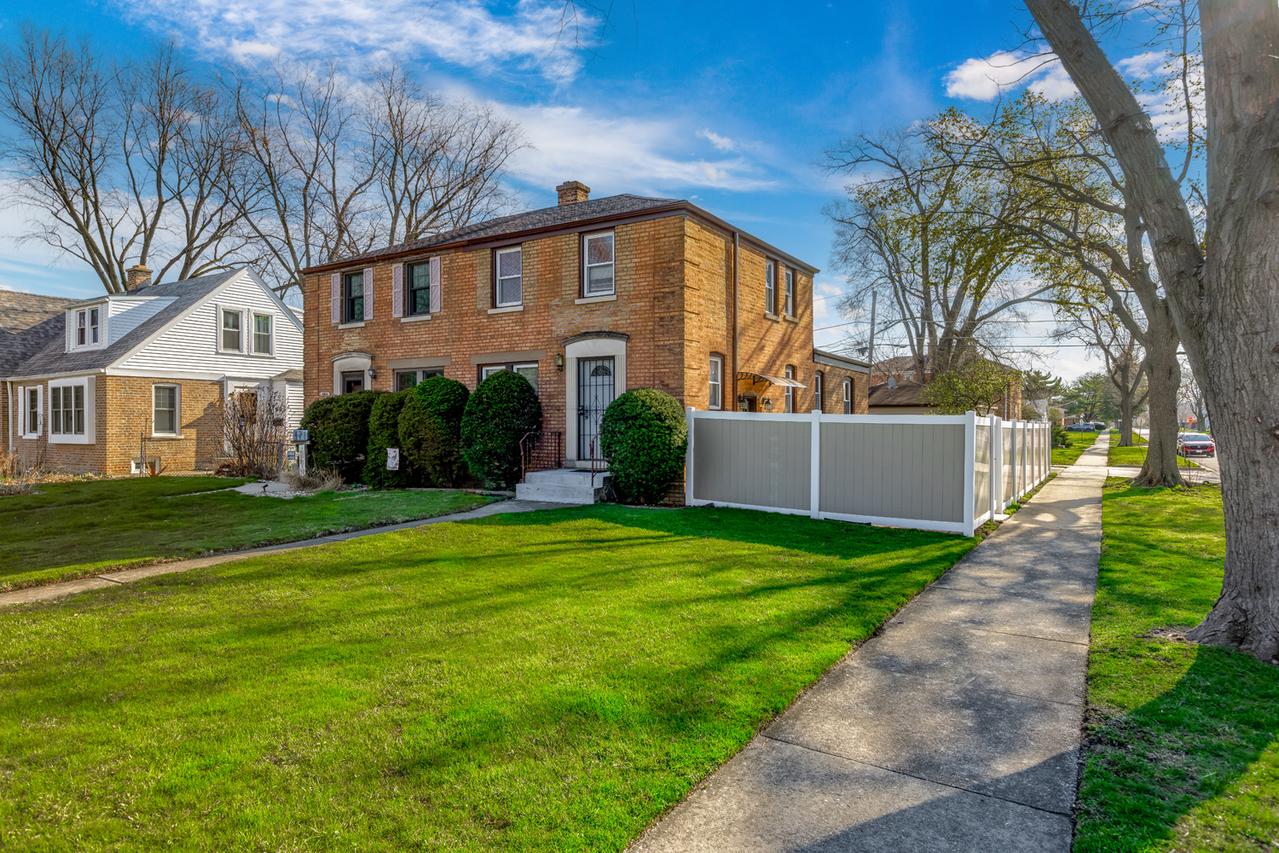 1693 Linden St., Des Plaines, IL 60018