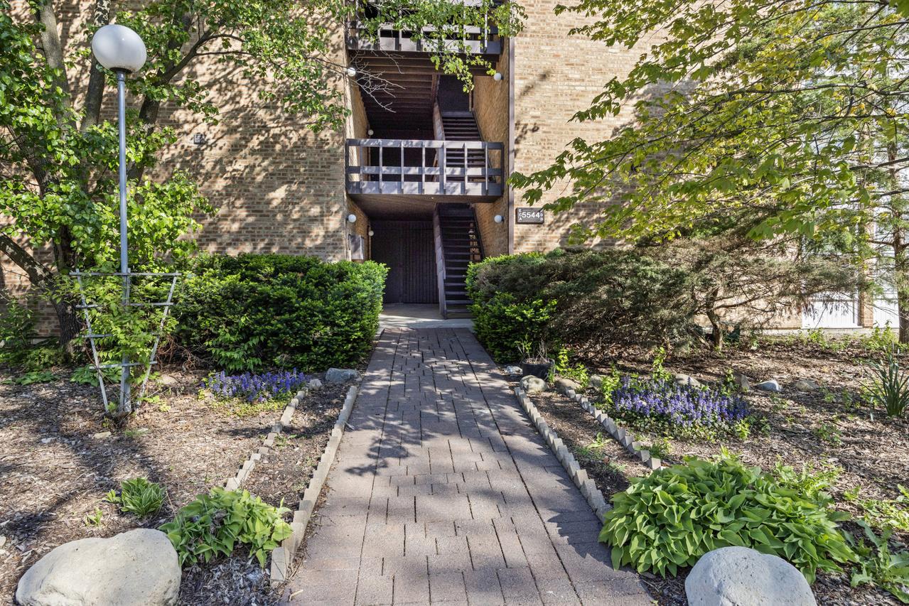 5544 E Lake Dr. #A, Lisle, IL 60532