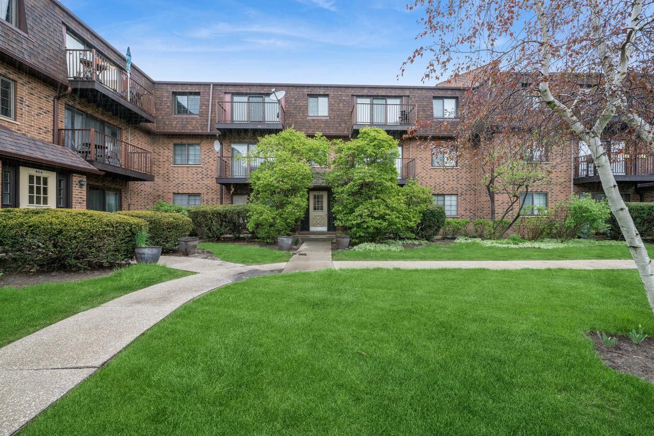 408 Kensington Rd. #E, Mount Prospect, IL 60056