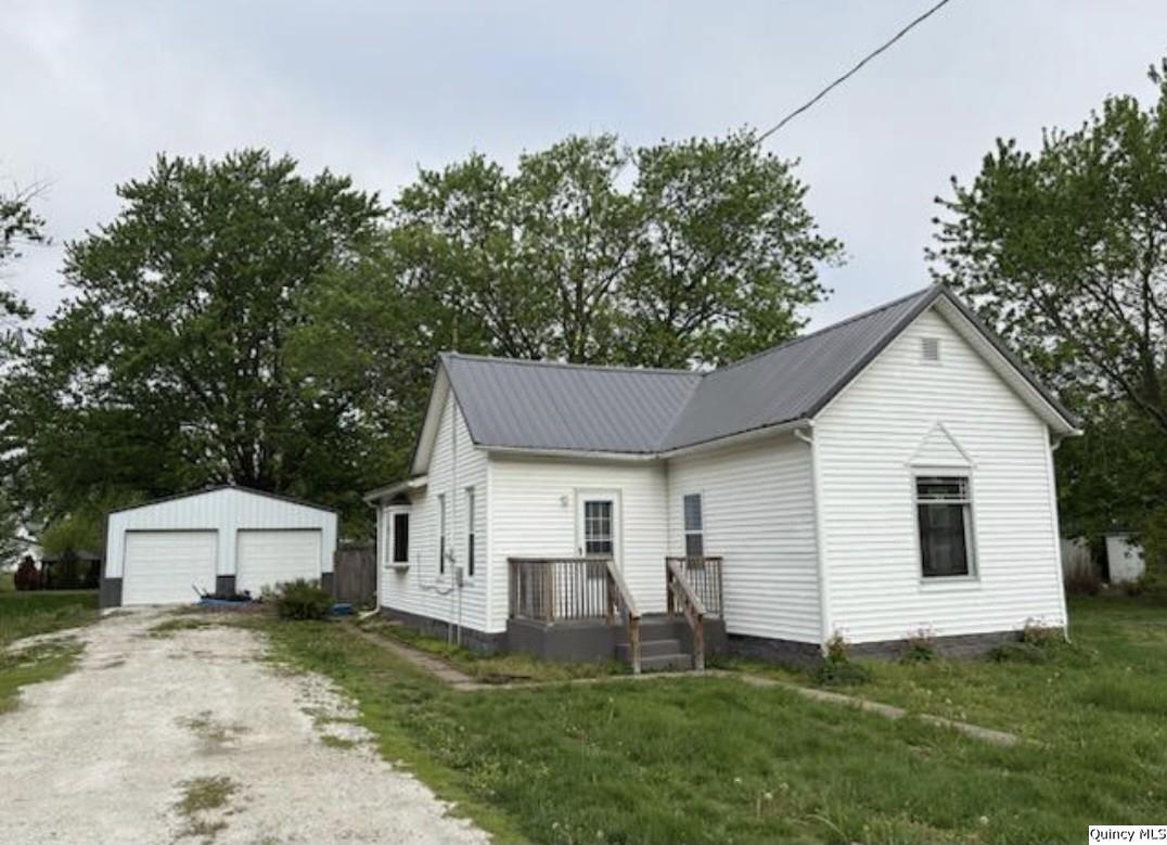 411 W 4th, Golden, IL 62339