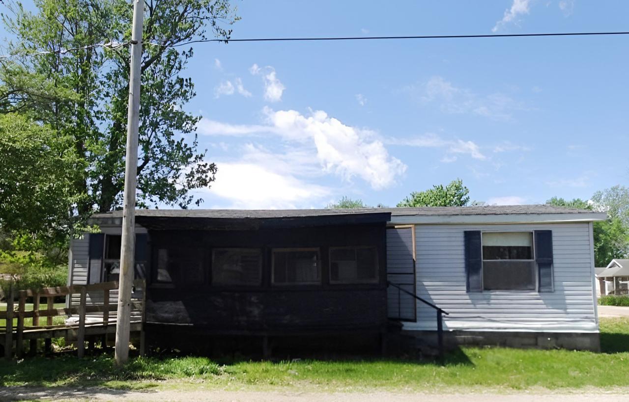 406 E Van Buren St., Paris, IL 61944