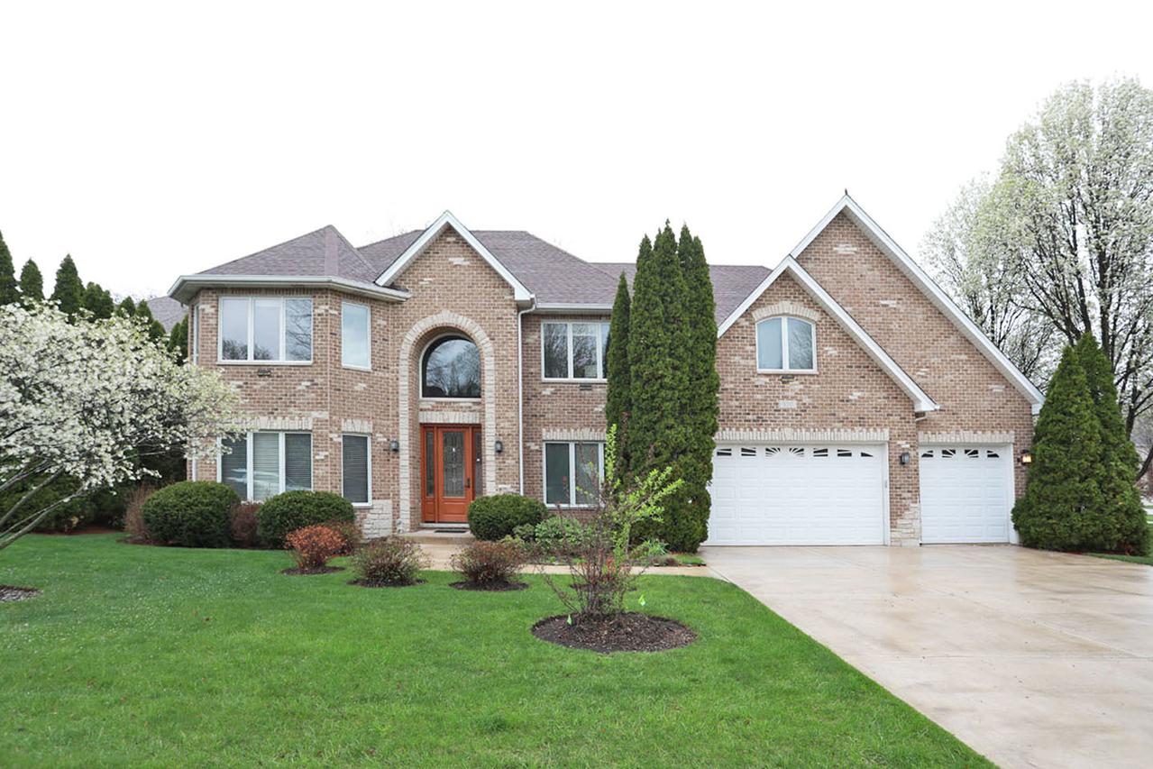 310 Jennifer Ln., Roselle, IL 60172
