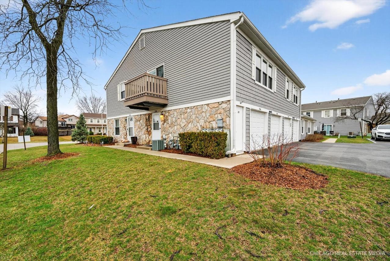 206 Nantucket Harbor, Schaumburg, IL 60193