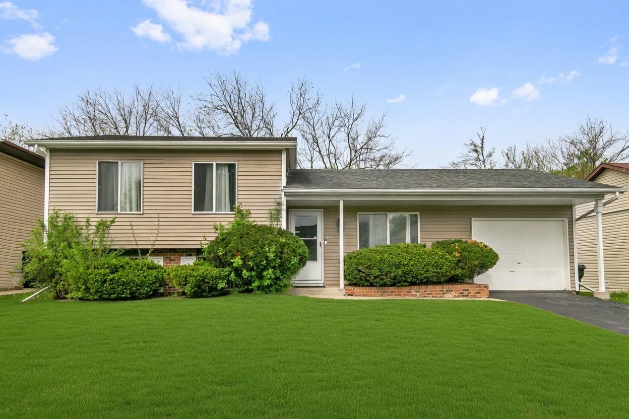 18200 Fountainbleau Dr., Hazel Crest, IL 60429