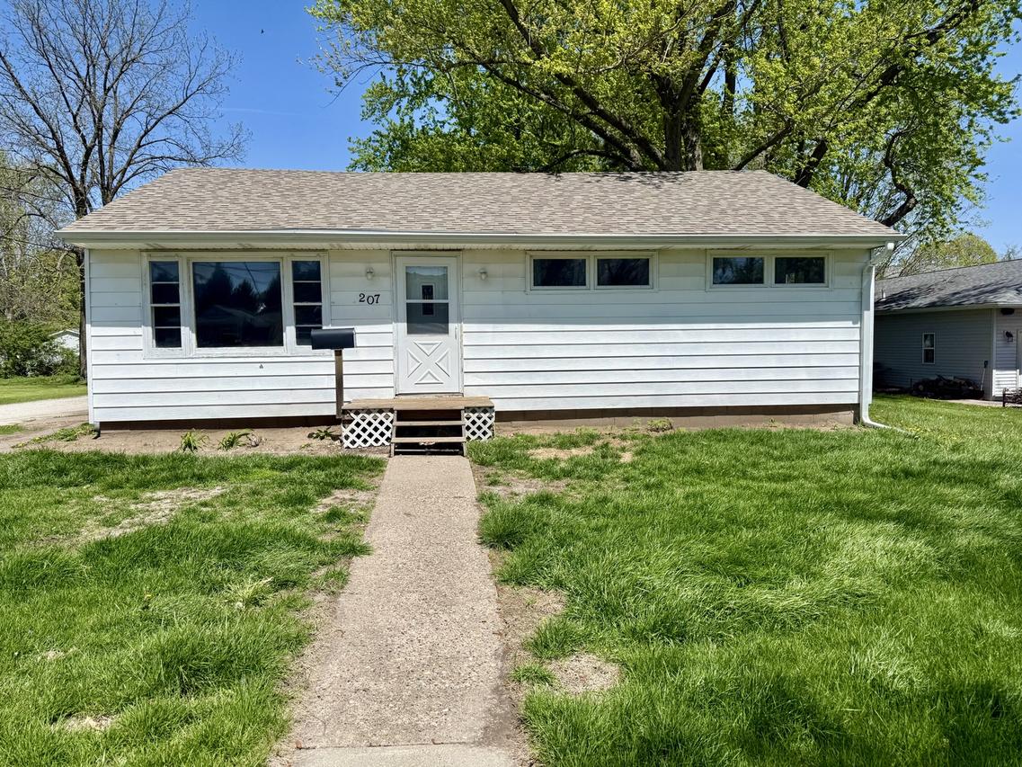207 E Illinois St., Cambridge, IL 61238