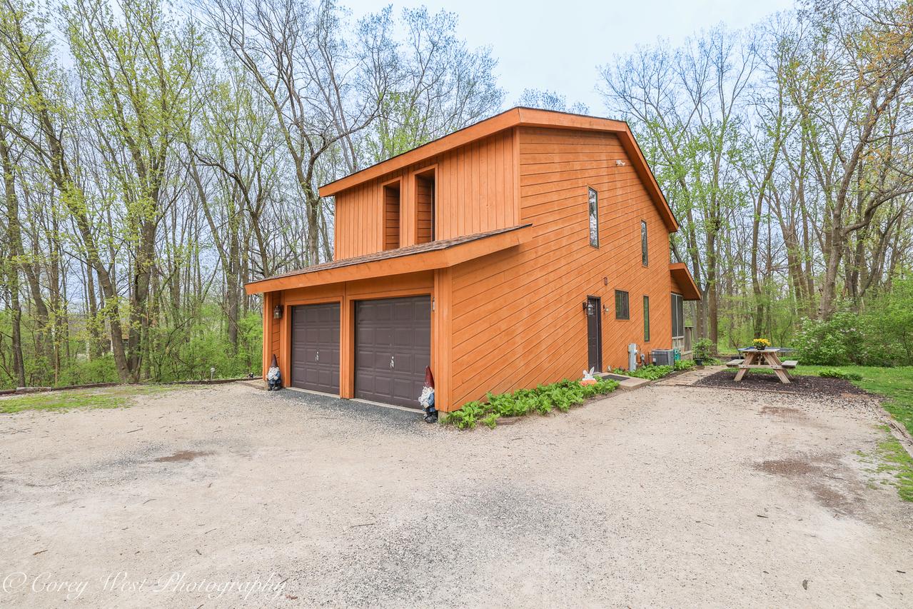 45W984 Mcdonald Rd., Hampshire, IL 60140
