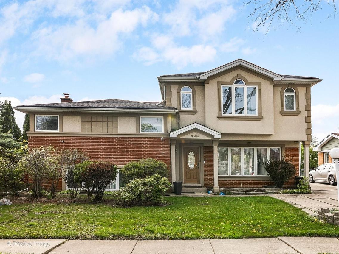 9506 Ozanam Ave., Morton Grove, IL 60053