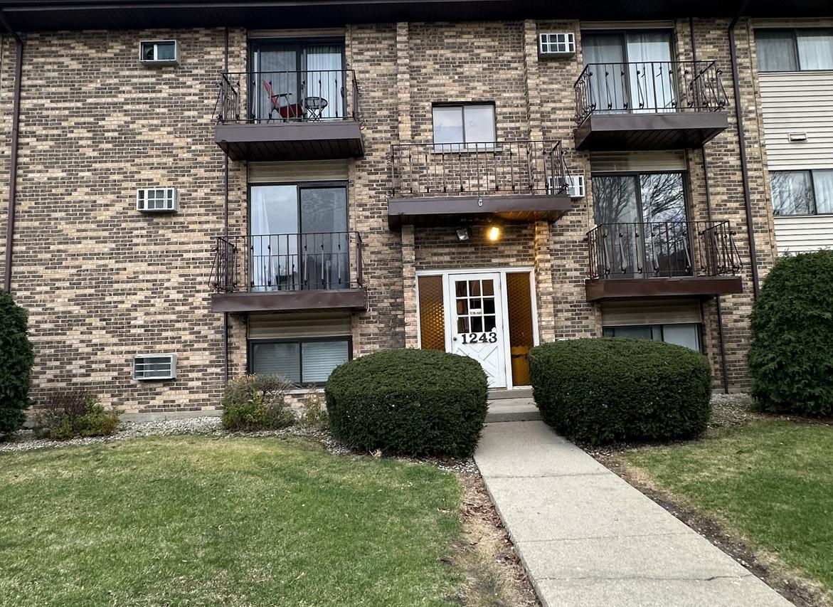 1243 Brown St. #3D, Des Plaines, IL 60016