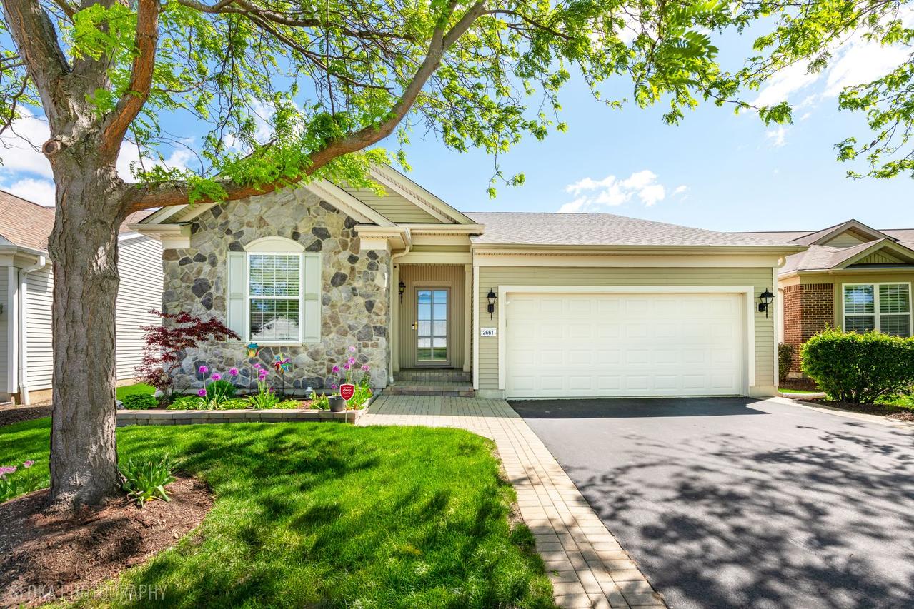 2661 Venetian Ln., Elgin, IL 60124