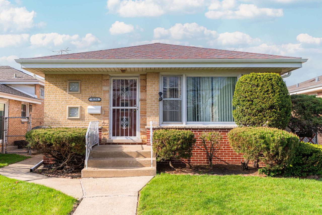 9134 Chestnut Ave., Franklin Park, IL 60131