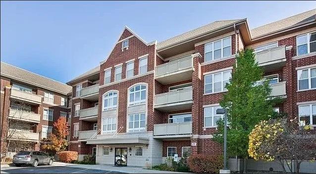 77 N Quentin Rd. #202, Palatine, IL 60067