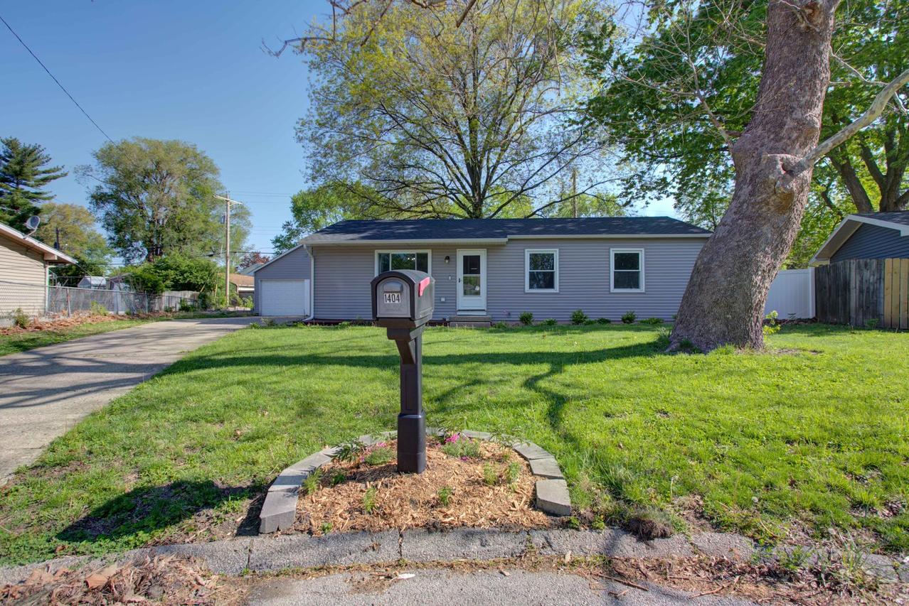 1404 Briarwood Dr., Champaign, IL 61821