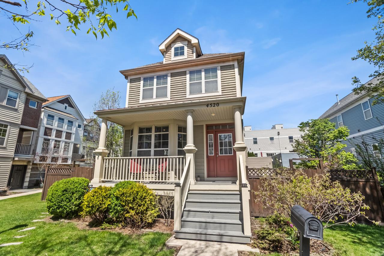 4520 W Larchmont Ave., Chicago, IL 60641