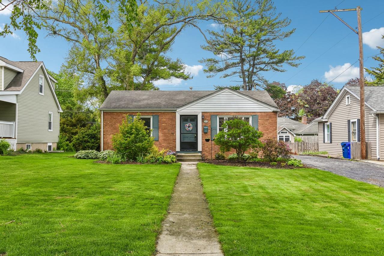 836 Lyford Ln., Wheaton, IL 60189