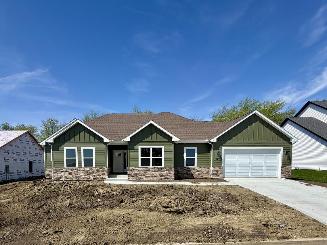 1933 S Stone Creek Blvd., Urbana, IL 61802