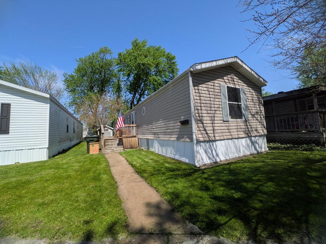 725 Michelle Dr., Chicago Heights, IL 60411