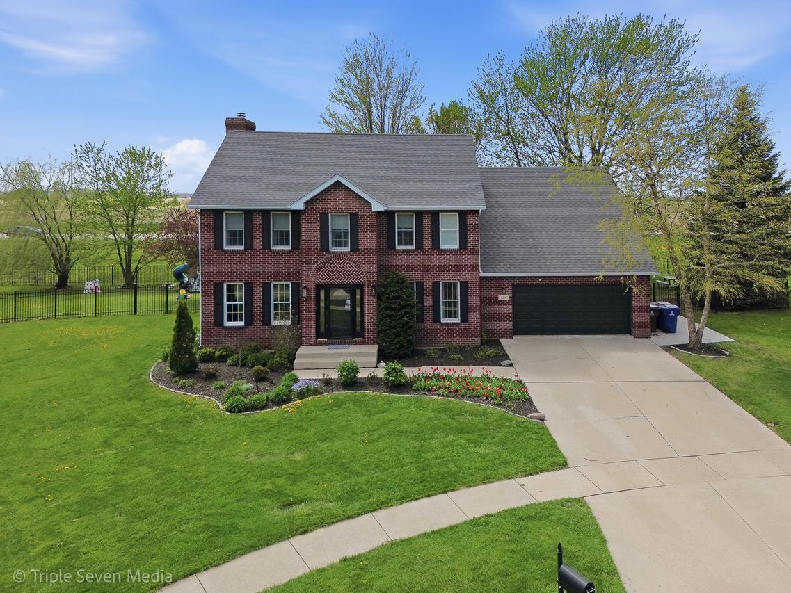 529 Stafford Dr., New Lenox, IL 60451