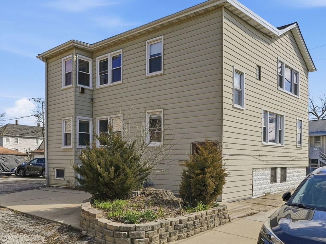 2111 Main St., Melrose Park, IL 60160